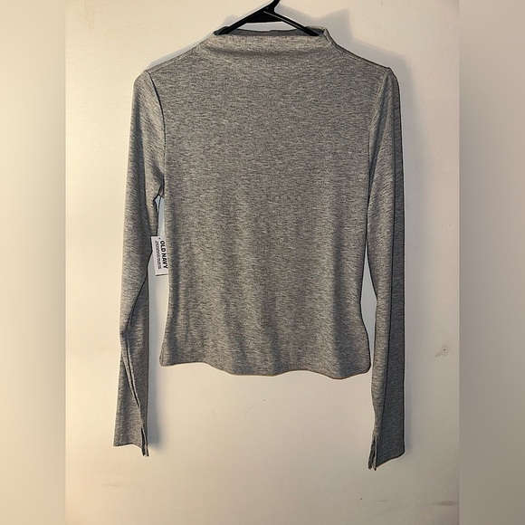 Old Navy Tops - Old Navy Ultralite Go-Dry Long Sleeve Lightweight Top Size small NWT